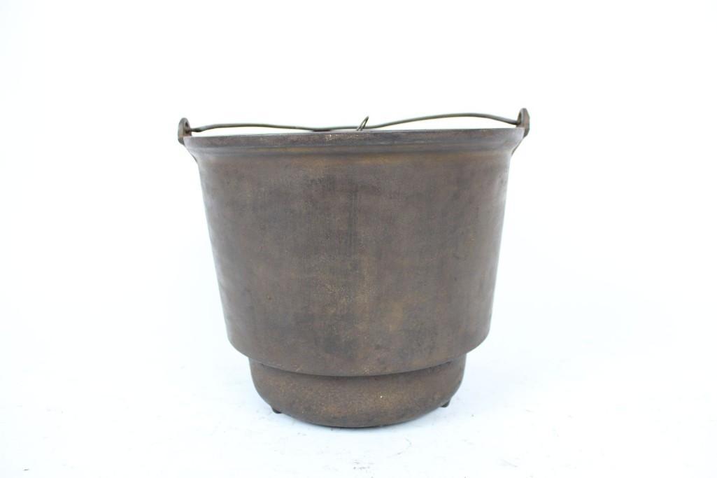 Antique Cast Iron Pot with Lid and Handle (1 of 8)