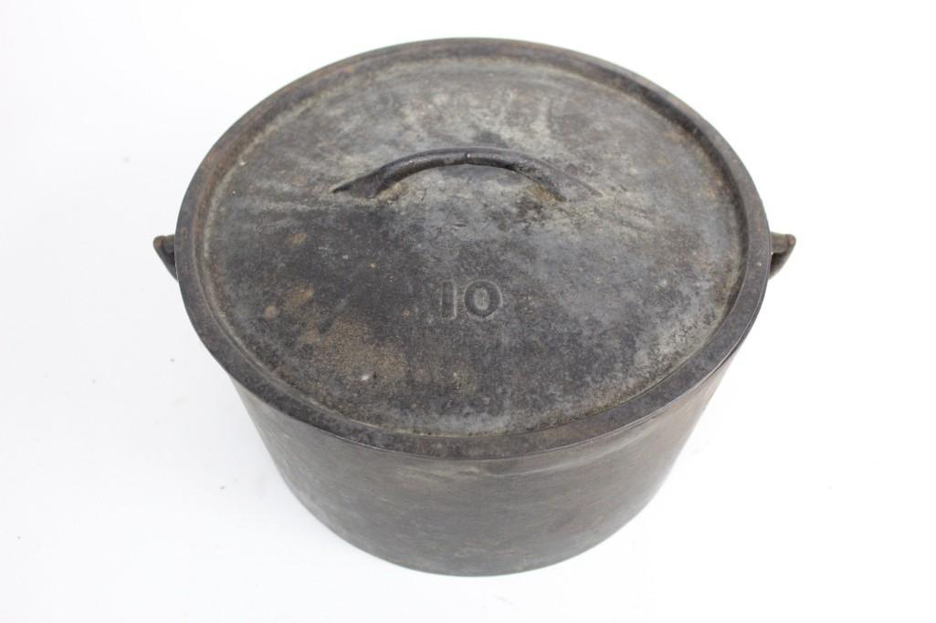 Antique No.10 Cast Iron Pot with Lid and Gate Mark (1 of 4)