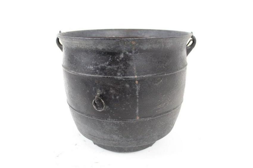 Large Lidless Cast Iron Caldron with Handle (1 of 8)