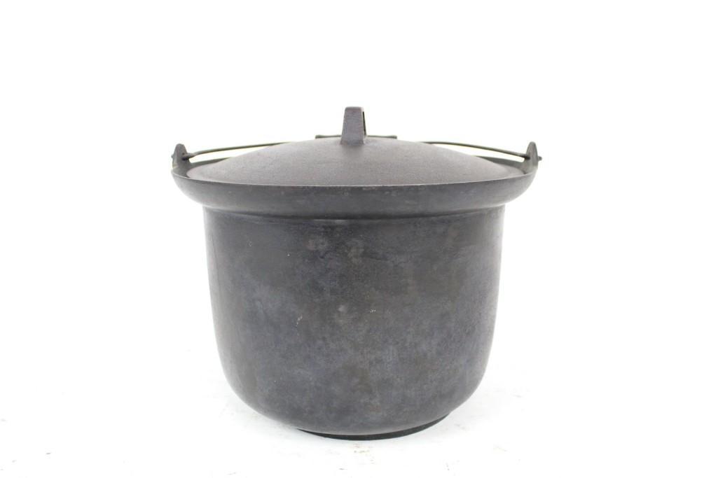 Antique Cast Iron Pot with Lid Wooden Handle Drip Spout (1 of 7)