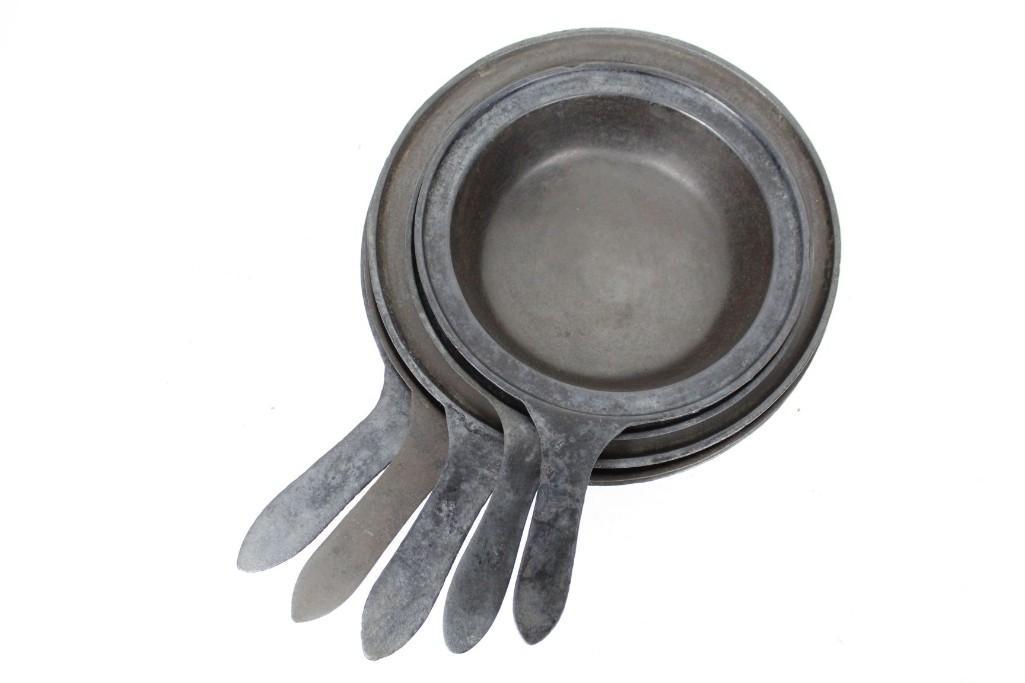 5 Antique Cast Iron Round Bottom Pans Sizes 10 and 8 (1 of 10)