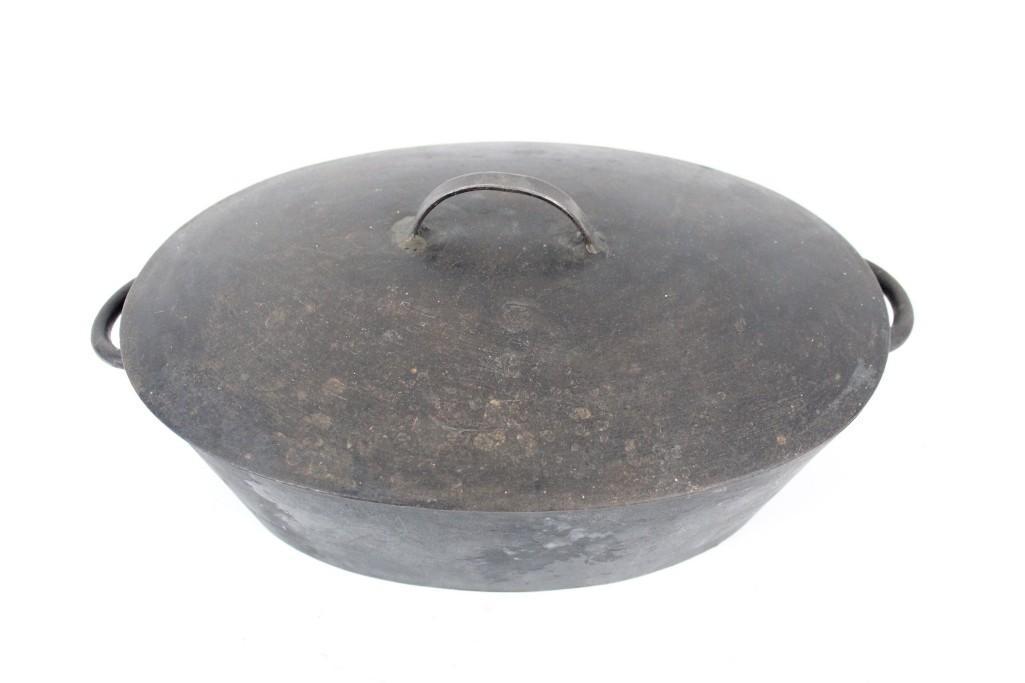 Large Oval Cast Iron Dutch Oven Gate Mark (1 of 7)