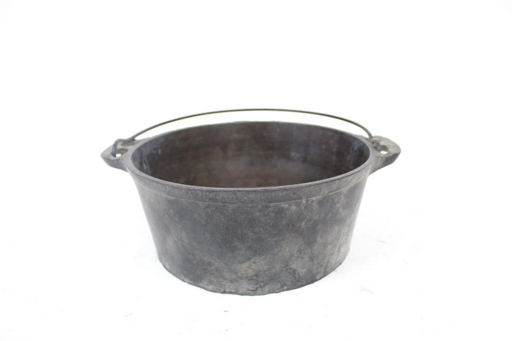 Antique Cast Iron Pot with Handle (1 of 7)