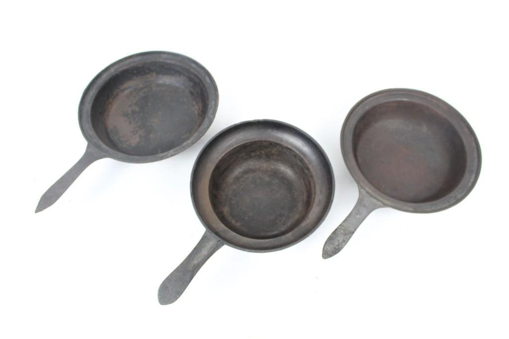 Lot of 3 Deep Round Spider 3-Legged Cast Iron Pans (1 of 10)
