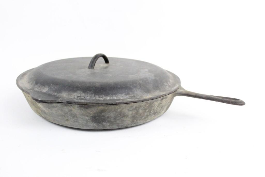 Large Cast Iron Pan with Lid (1 of 8)