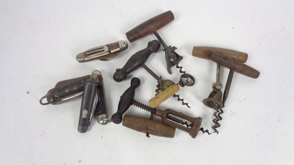 Lot of Antique Corkscrews & Multi Tool Pocket Knives: Mixed lot of wine corkscrews and multi tool pocket knives. This lot includes some interesting gadgets and useful corkscrews. It contains 7 corkscrews and 4 pocket knives. One of the pocket knives boas