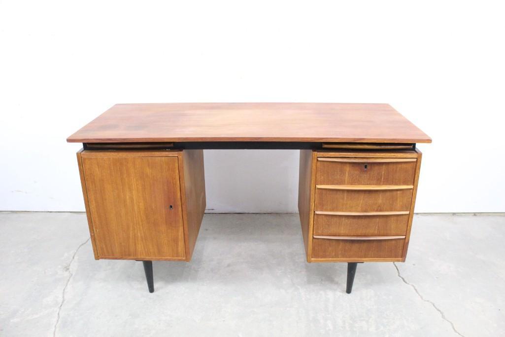 Mid-Century Danish Modern Wooden Desk w/ Drawers,Teak: Mid-Century Modern Wooden Desk w/ Cabinet & Drawers. Drawers and Cabinet can be locked and the key is included! Sliding desk leaves on both right and left side of desk. Its the perfect desk for sittin