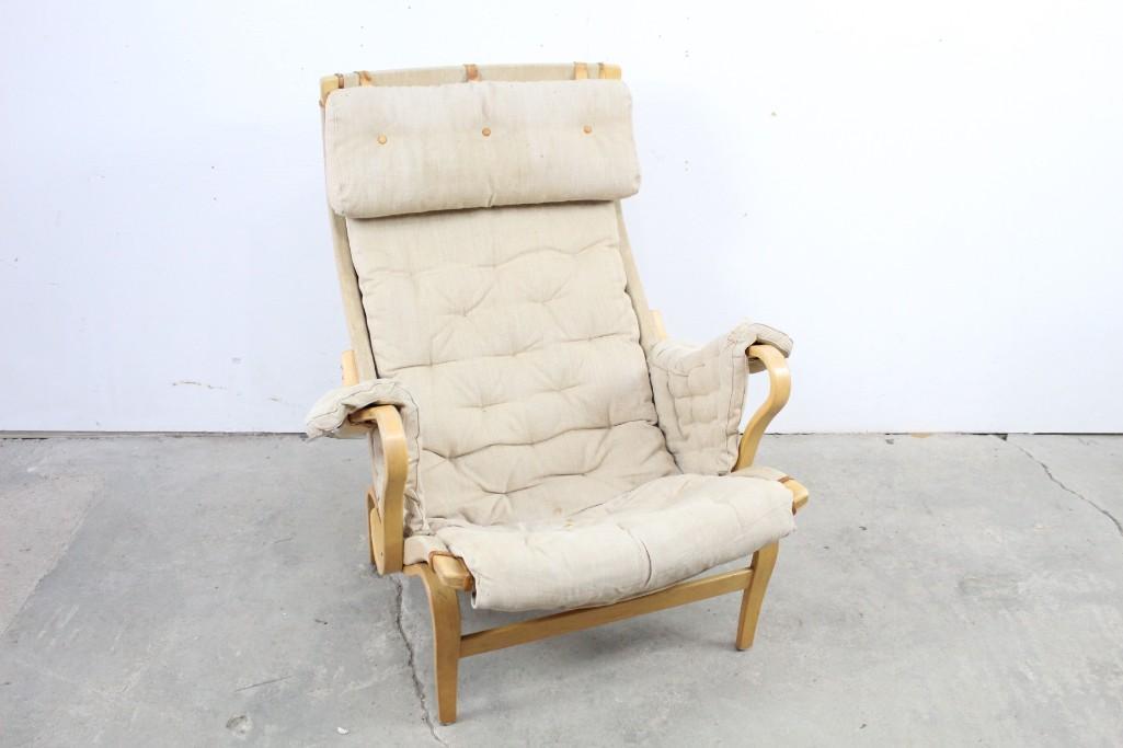 Mid-century Modern Bruno Mathsson Fabric Lounge Chair: Mid-century Modern Bruno Mathsson Fabric Lounge Chair. This interesting chair with off white tufted cushion is the perfect place to relax in style. The underside is signed Vonnes Neatteum by Dux. The