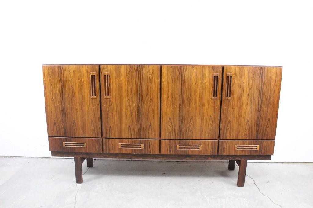 Large Danish Mid-century Modern Rosewood Credenza & Bar: Danish Mid-century Modern credenza, with a striking wood grain on ;front and back panels and shelving, and attractive, geometric recessed door and drawer pulls. Interior Doors open to reveal spacious 