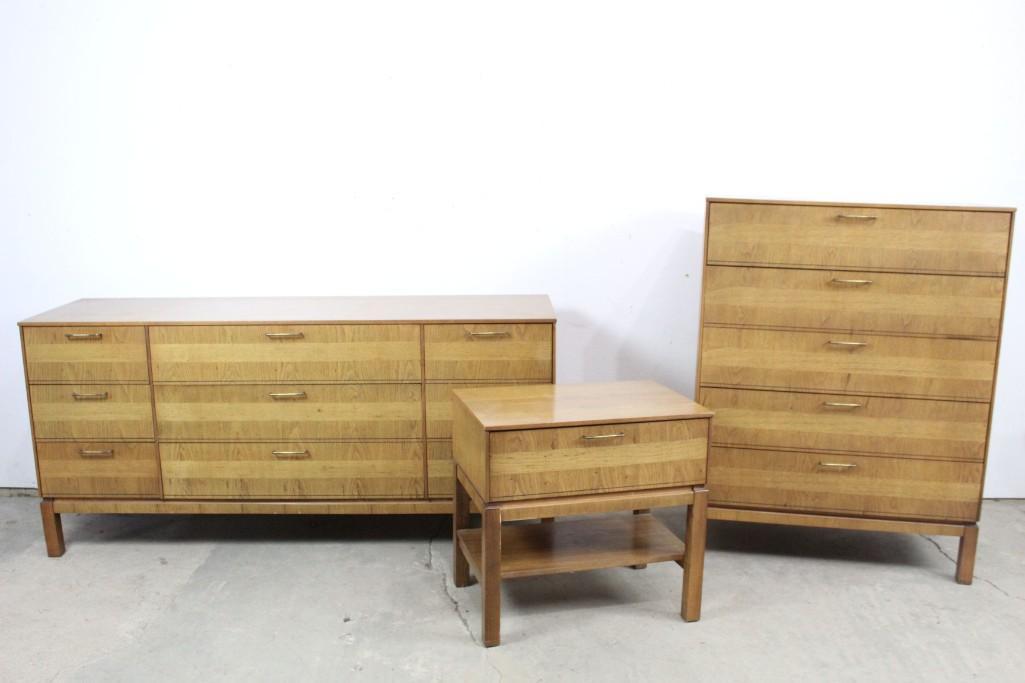 Mid-century Modern Bassett Bedroom Set,Striped Veneer: Mid-century Modern Bassett Bedroom Set,Striped Veneer. This beautiful set in a light color includes a tall set of drawers, a wide set of drawers and a bedside table with one drawer. This set is perfec