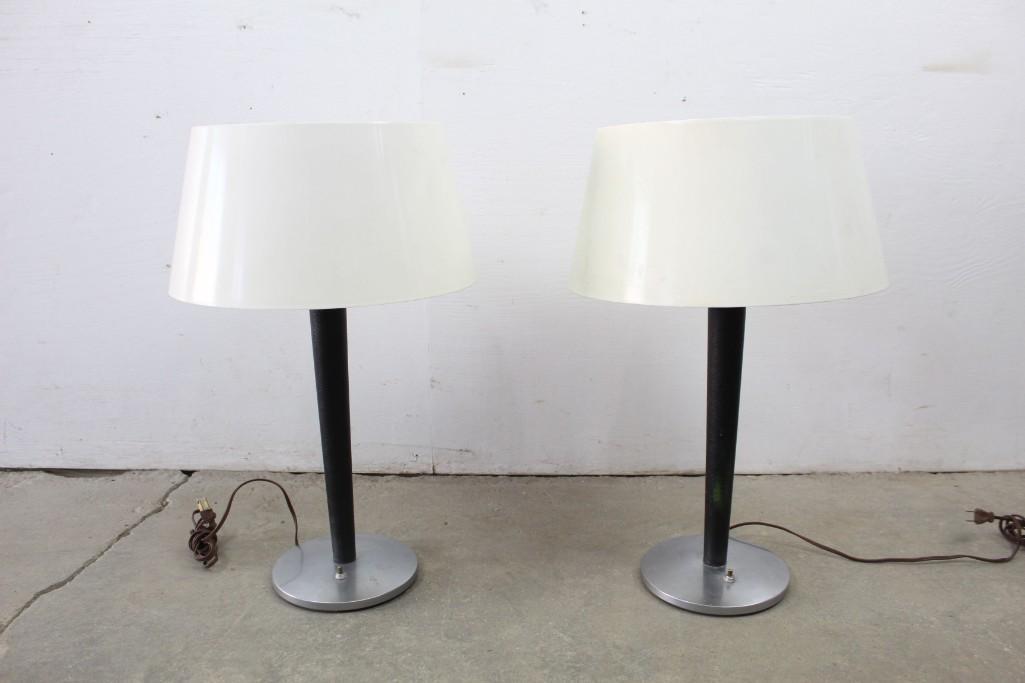 Mid-century Gerald Thurston Leather Table Lamps Pair: Pair of Mid-century Modern table lamps designed by Gerald Thurston, featuring contrasting white plastic shade with black leather wrapped shaft on metal base. Classic minimalist elegance, in a hard-to-