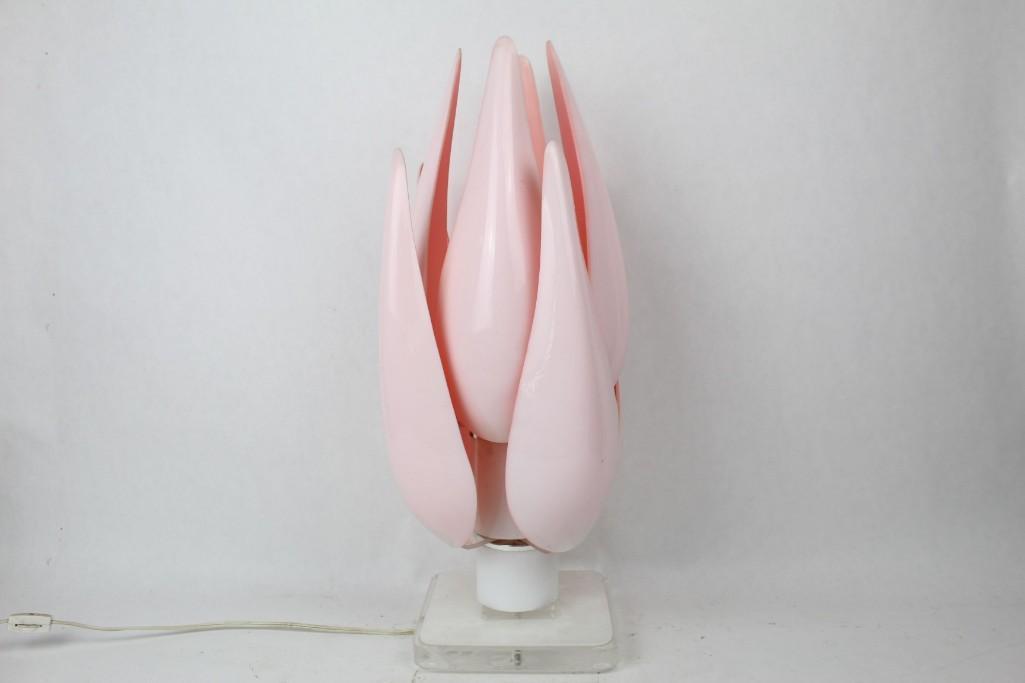 Mid-century Pink Acrylic Floral Petal Lamp by Rougier: Mid-century Pink Acrylic Floral Petal Lamp by Rougier. We attribute this lamp to Rougier. Mid-century modern lucite acrylic table lamp with pink petals surrounding the central bulb, resembling a flowe