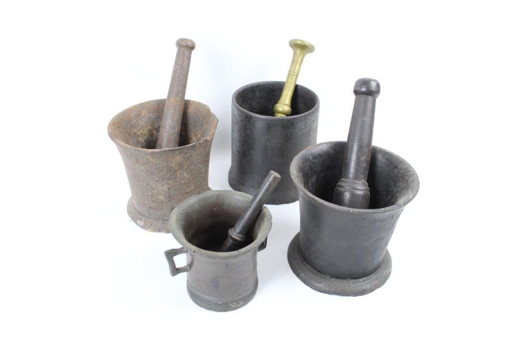Lot of 4 Antique Cast Iron Mortar & Pestles, Apothecary: Lot of 4 Antique Cast Iron & Brass Mortar & Pestles. These heavy mortar and pestles vary in size. 3 have cast iron pestles, and 1 is brass. The smallest has handles and decorative details. Interesting