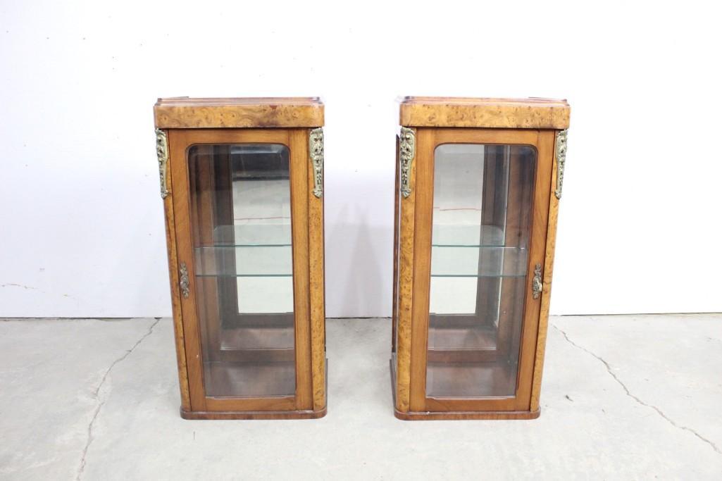 Pair of Maple Display Cabinet Showcases,Jewelry Store: Pair of Maple Display Cabinet Showcases,Jewelry Store. These locking display cases have 3 glass walls and mirrored backs. These beautiful cases are the perfect place to display precious objects or a s