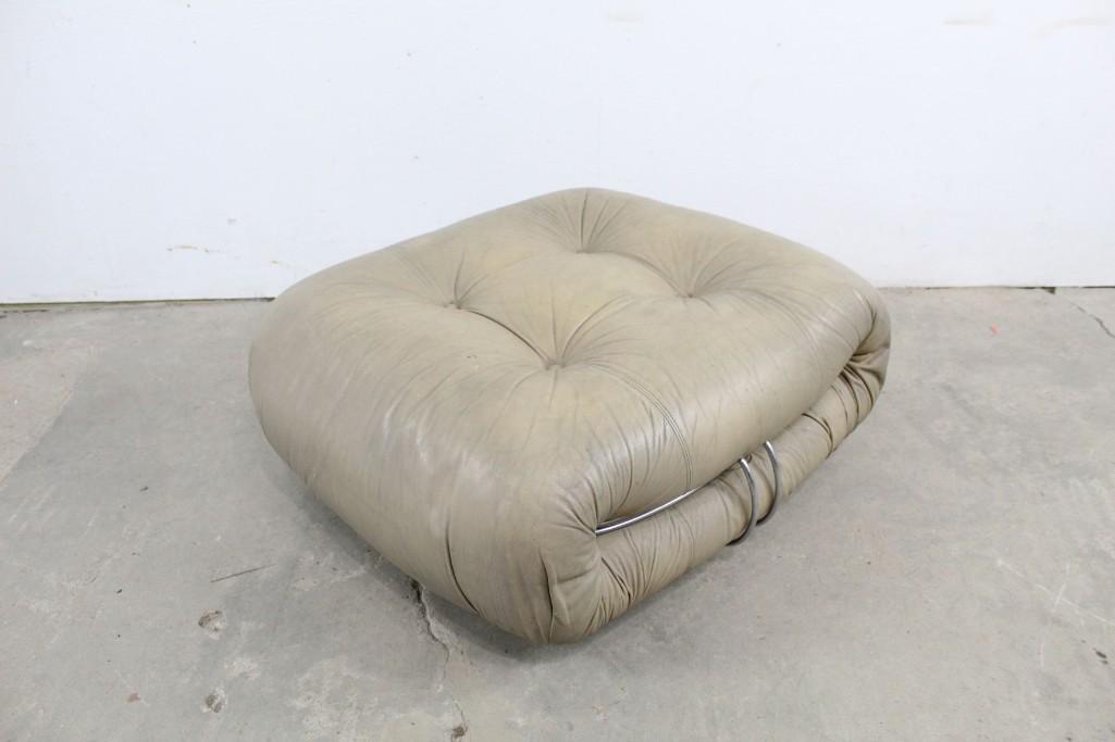 Mid-century Modern Leather Cassina Scarpa Ottoman: Mid-century Leather and Chrome Cassina Scarpa Ottoman on Casters. Designed by Afra and Tobia Scarpa for Cassina. Plush and modern, perfect for your mid-century living room or study. The casters add fl