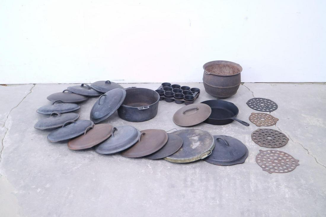 Lot of Antique Cast Iron,Skillet,Dutch Oven,Muffin,Lids (1 of 5)