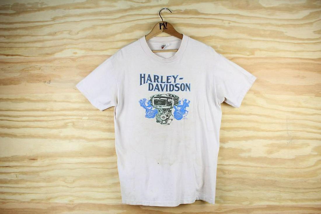 Off White S/M Harley Davidson West CA Vintage T-Shirt: SHIPPING: We will ship this item in-house, for a $12 flat rate to the Continental US; $2 for each additional shirt. Please contact us for a shipping quote on larger quantities. Off White S/M Harley Da