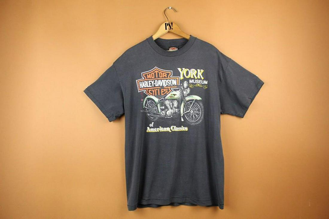 Black L Harley Davidson Factory Vintage T-Shirt 1989: SHIPPING: We will ship this item in-house, for a $12 flat rate to the Continental US; $2 for each additional shirt. Please contact us for a shipping quote on larger quantities. Black L Harley Davidson