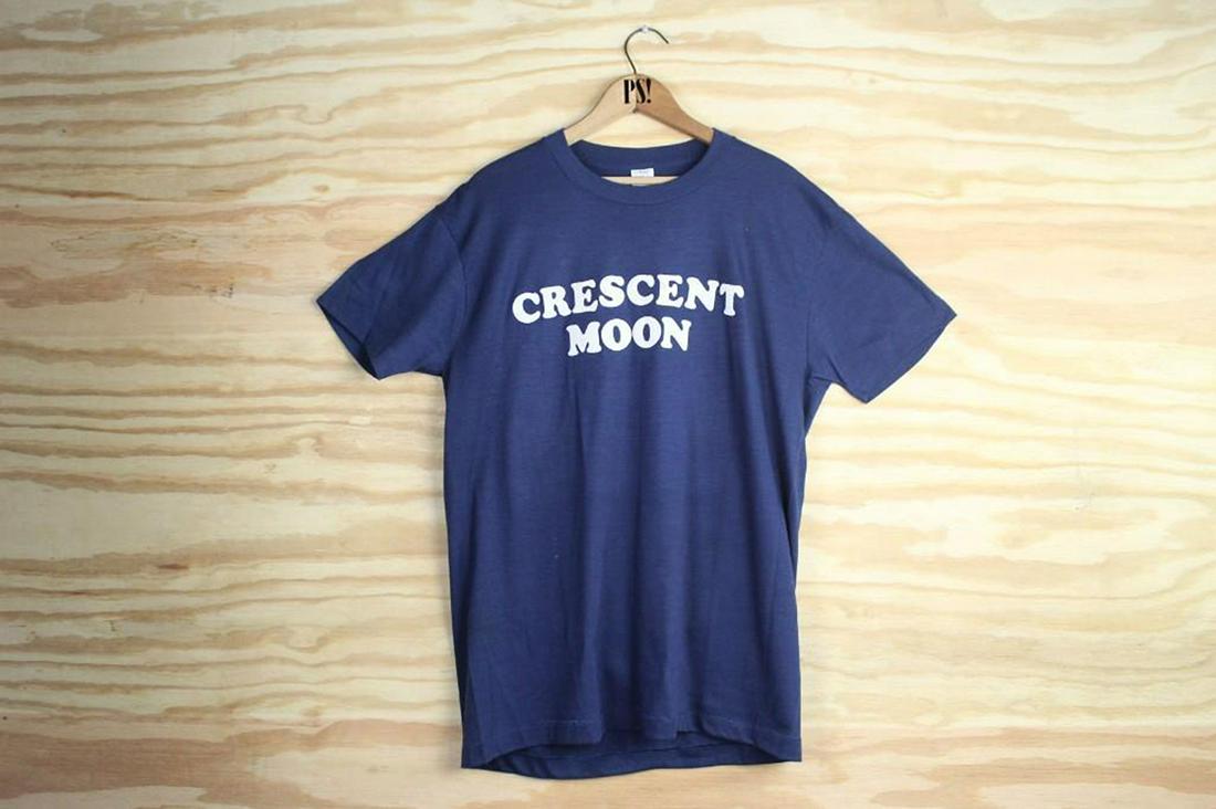 Navy L Crescent Moon Skipper Vintage Iron-On T-Shirt (1 of 7)