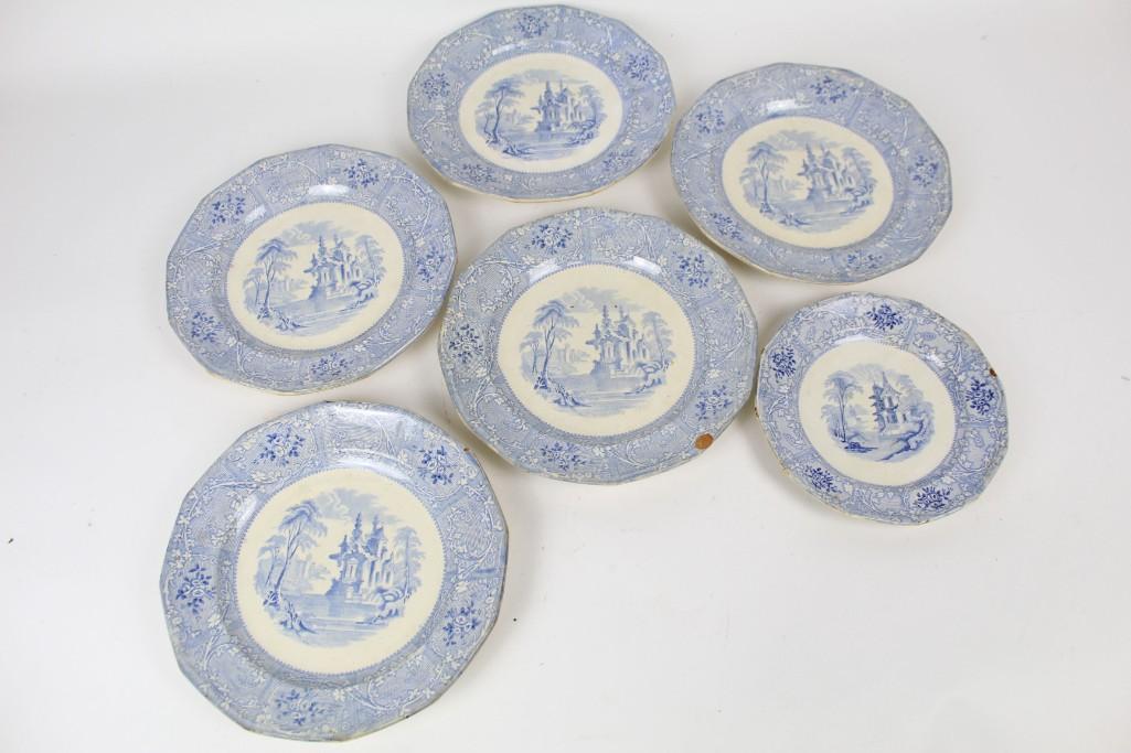 Set of Davenport Friburg China Dinner Plates and Saucer (1 of 6)