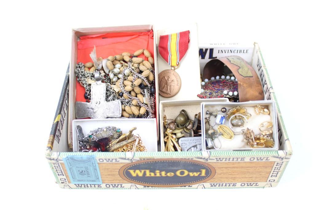 Lot Jewelry Costume Rings,Earrings,Charms,Rosary (1 of 6)