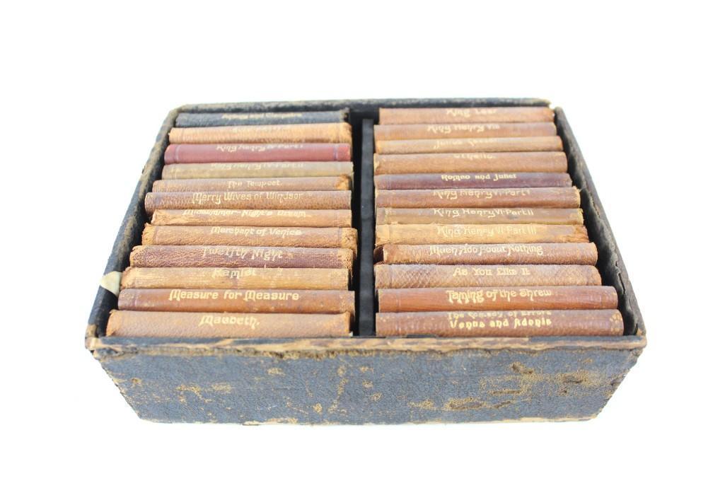 Knickerbocker Miniature Shakespeare Set of 24 in Box (1 of 10)