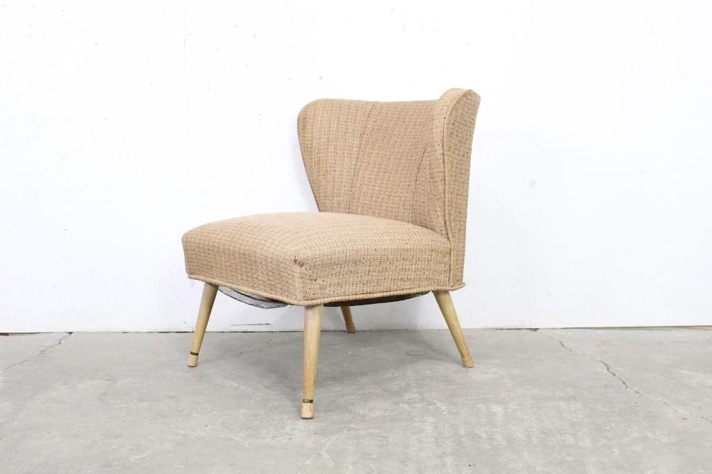 Mid-Century Modern Wingback Lounge Chair,Tan Tweed,Wood: Mid-Century Modern Wingback Lounge Chair,Tan Tweed,Wood. This is a great 50's, Mid-Century Modern lounge chair with a tan/blonde tweed fabric. Has great tapered, splayed wooden legs. Would make a 