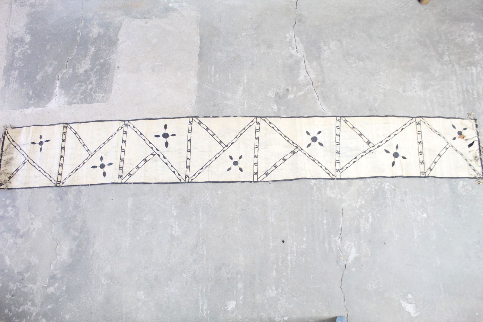 10 ft+ Antique B&W Native American Paper Banner Scroll (1 of 10)