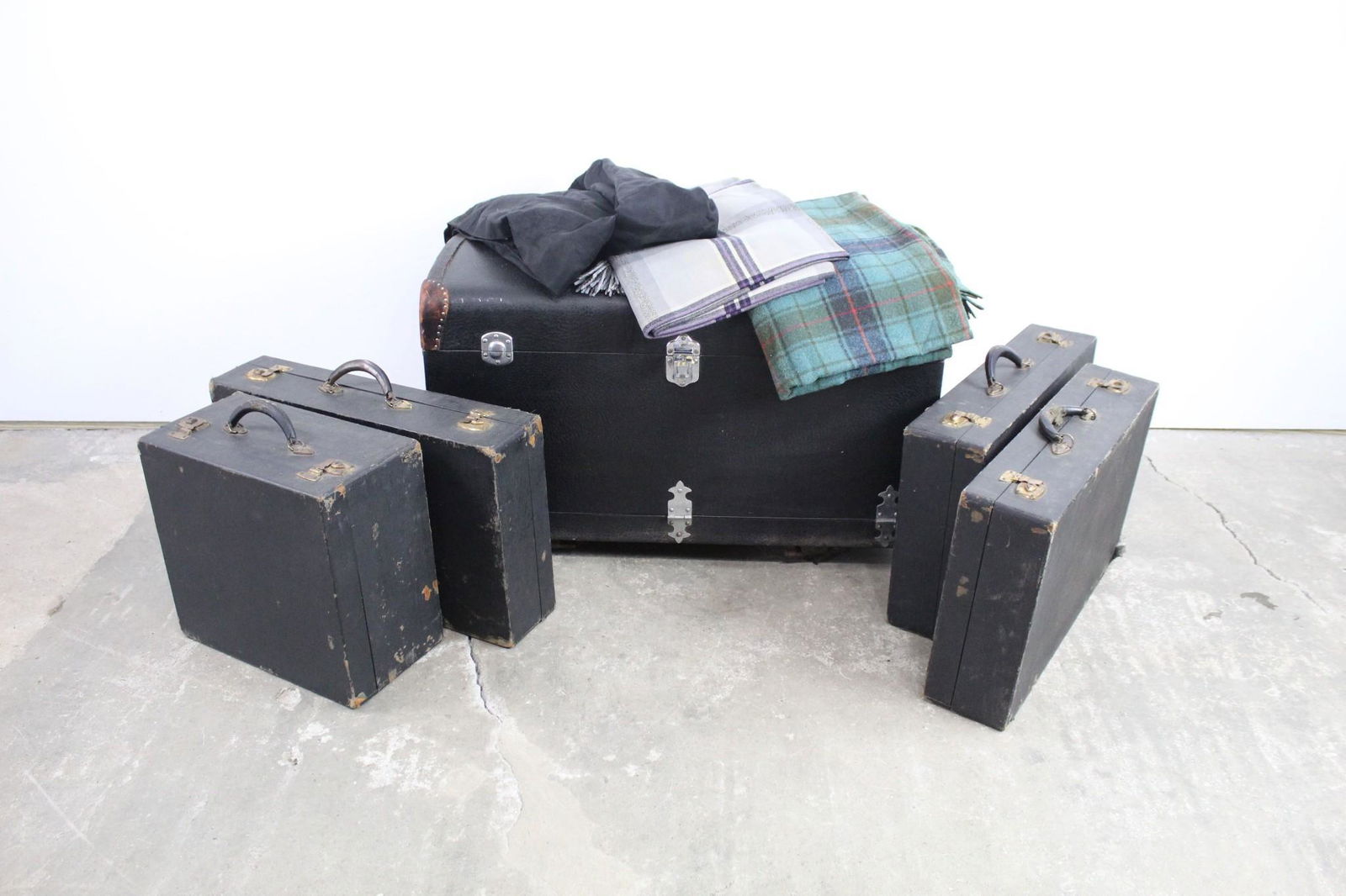 1920s Leather Black Trunk W Suitcases & Blankets,Canvas (1 of 8)