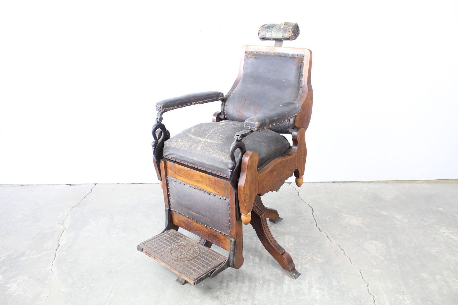 Antique 19th Cent Wood August Kern Barber Shop Chair (1 of 20)