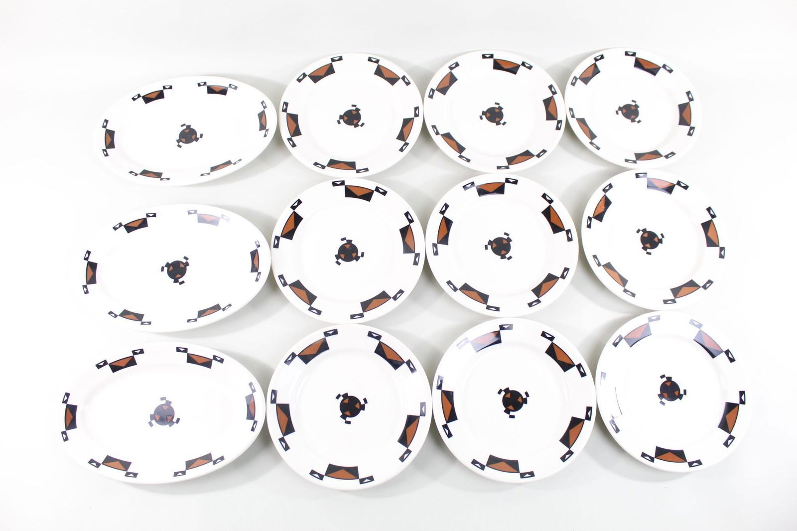 One Dozen Yosemite Ahwahnee Hotel China Dinner Plates (1 of 9)