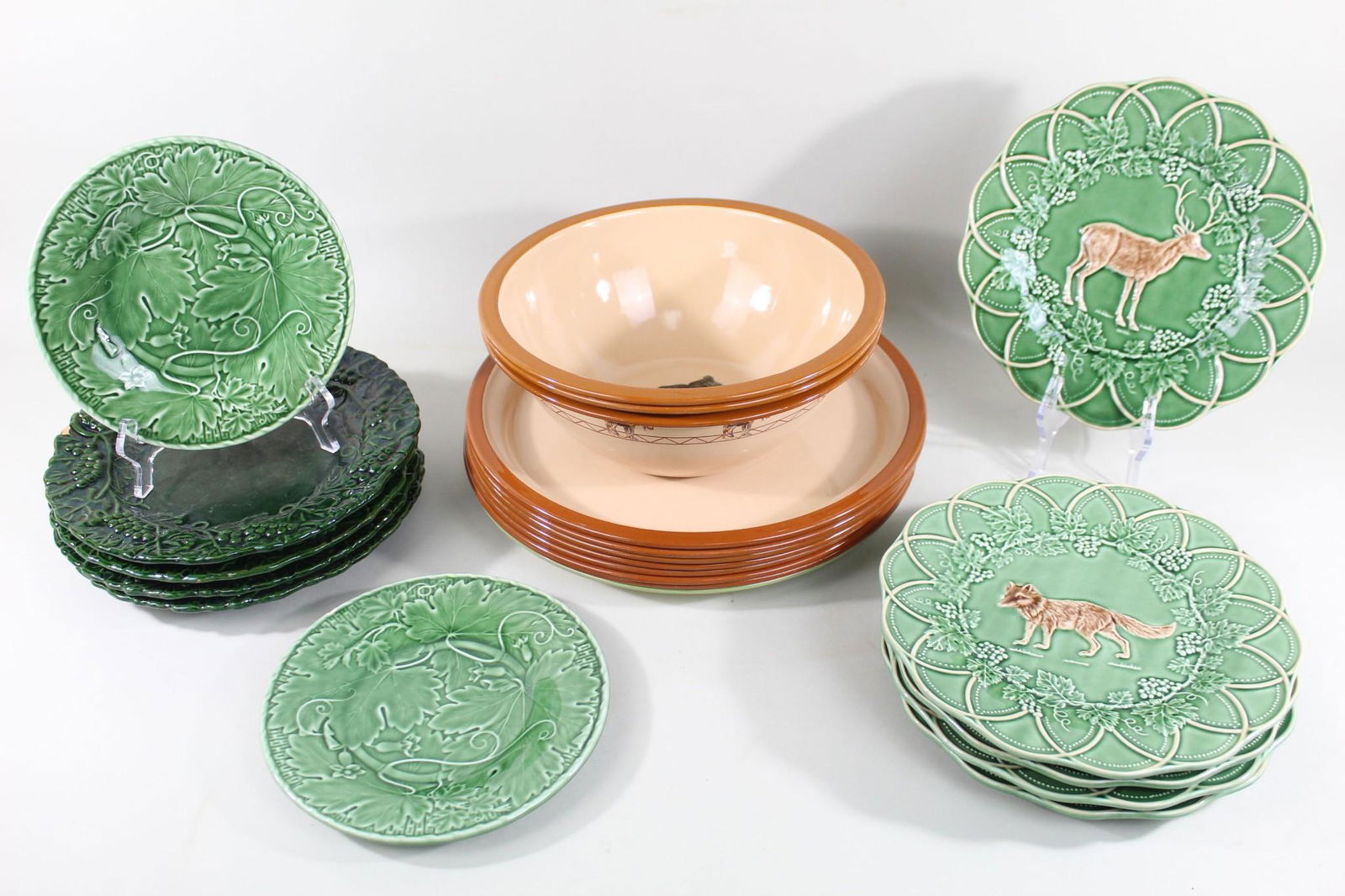 22 Pc Marble Canyon Enamelware& Majolica Plates & Bowls (1 of 20)