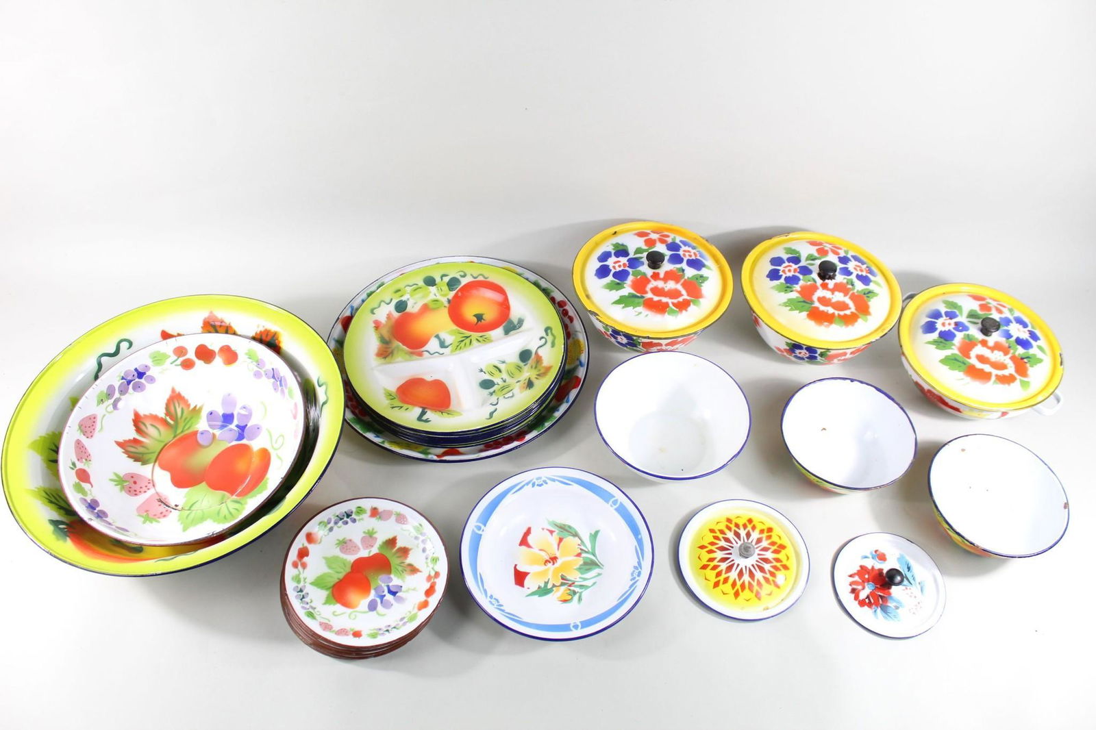 28 Piece Lot Vintage Bright Fruits & Flowers Enamelware (1 of 20)