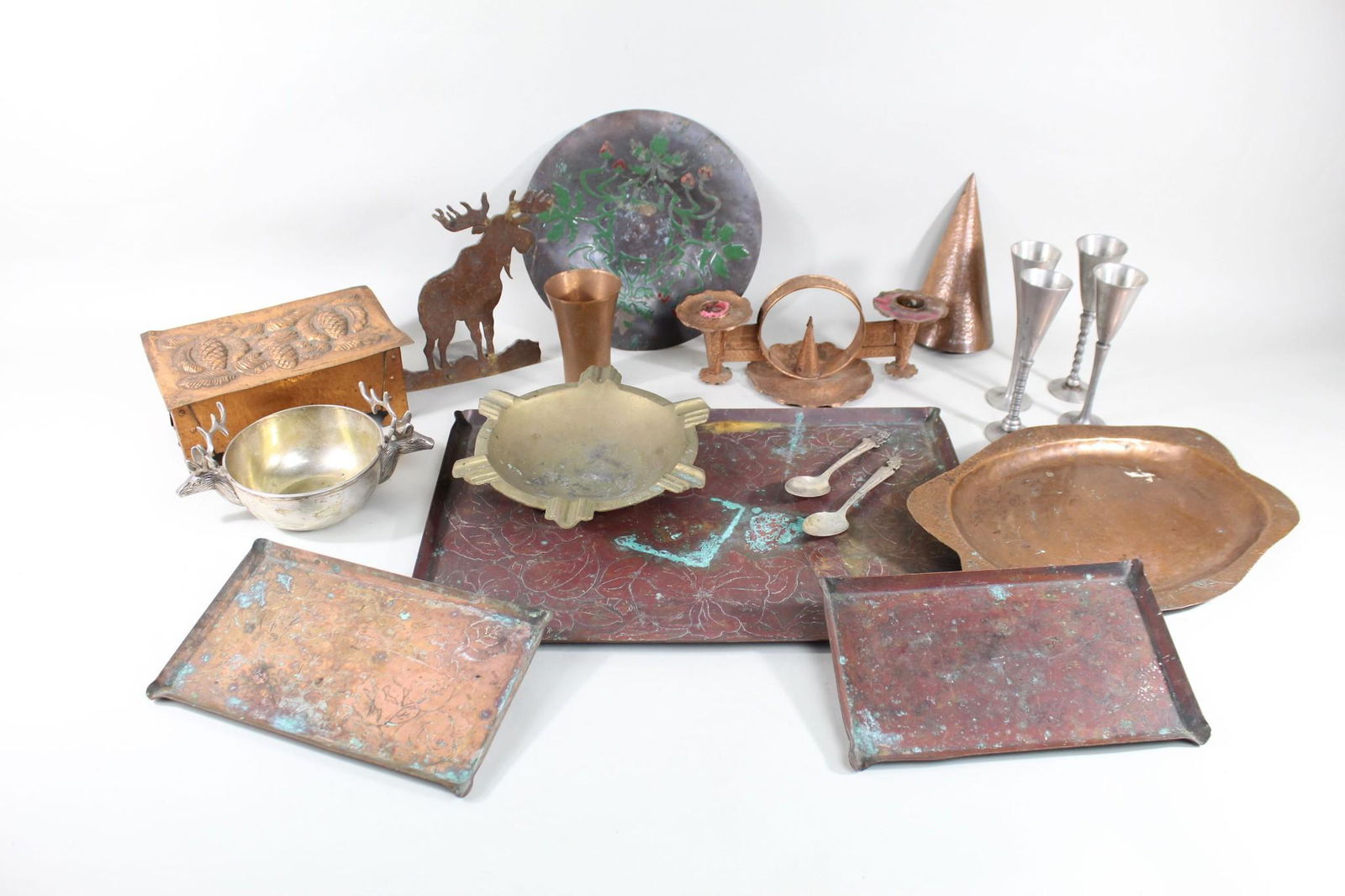 28 Piece Lot Vintage Copper & Pewter Trays, Bowls +More (1 of 20)