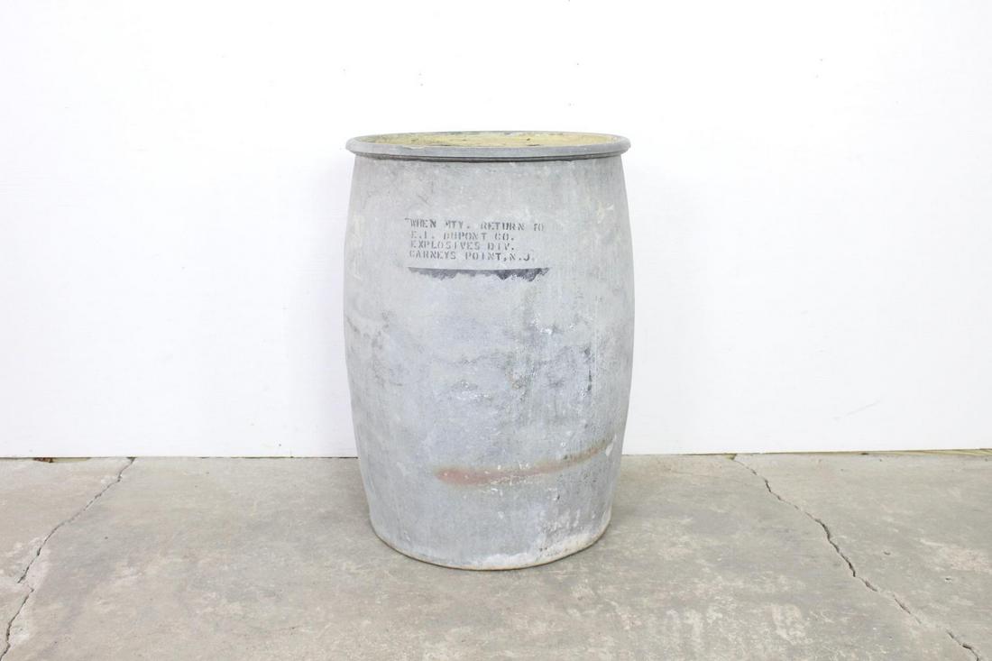 Antique Galvanized Barrel w/Lid "Dupont Co Explosives" (1 of 7)