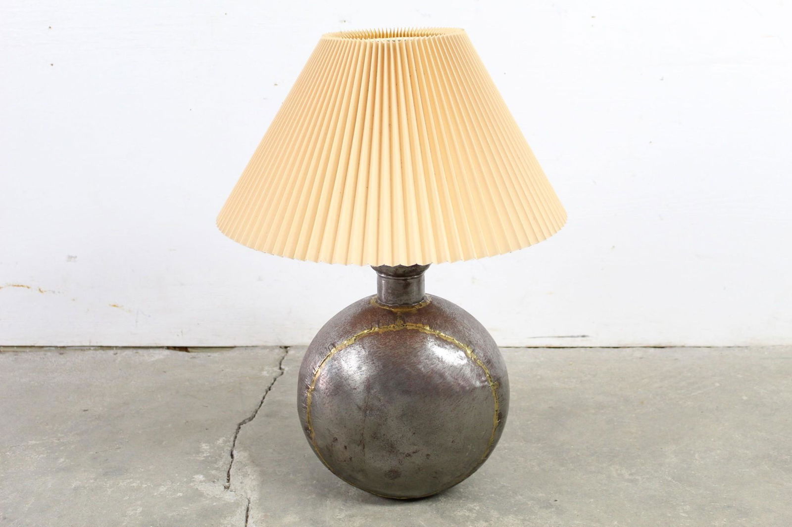 Large Mid-Century Modern Round Metal Table Lamp w/Shade (1 of 8)
