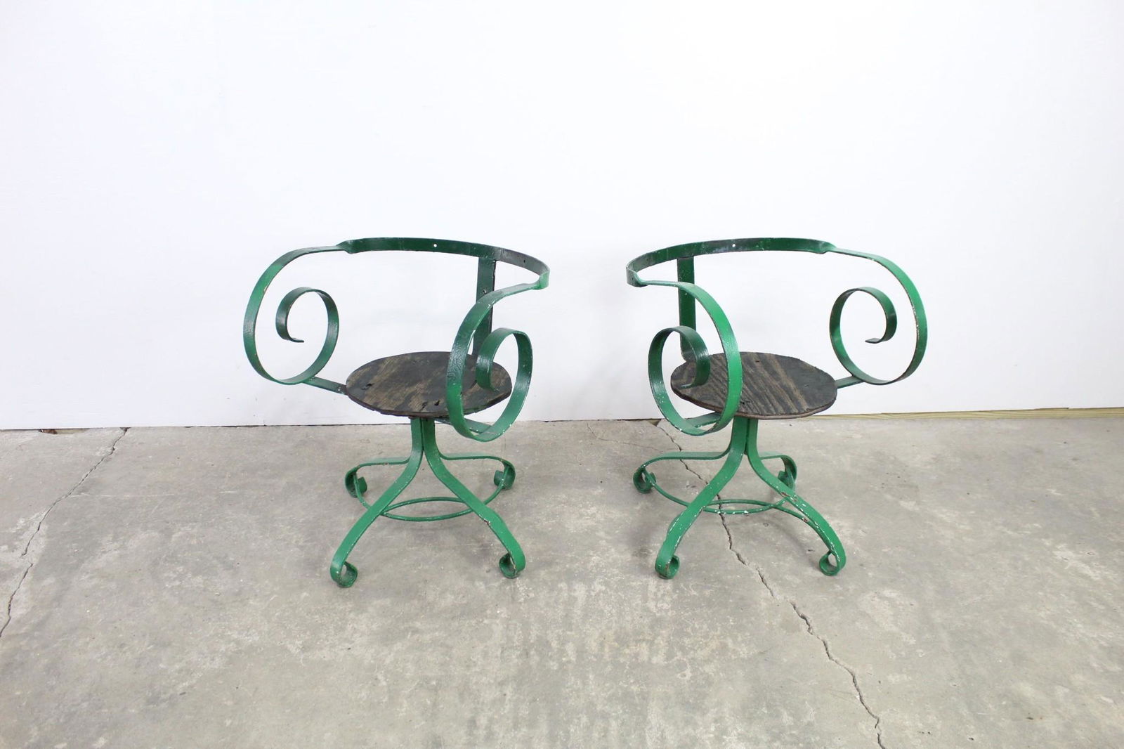Pair of Green Painted Wrought Iron Outdoor Patio Chairs (1 of 8)