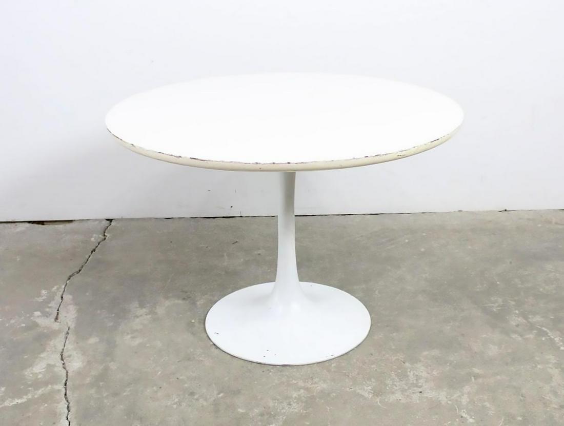 Mid-Century Modern Saarinen Tulip Round Coffee Table (1 of 7)