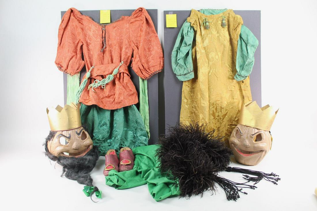 30s Handmade King & Queen Childrens Halloween Costumes (1 of 15)