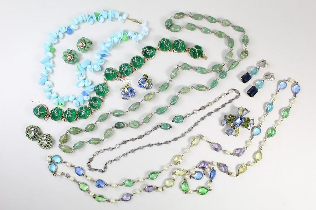 10 Piece Lot Blue & Green Vintage Costume Jewelry (1 of 17)