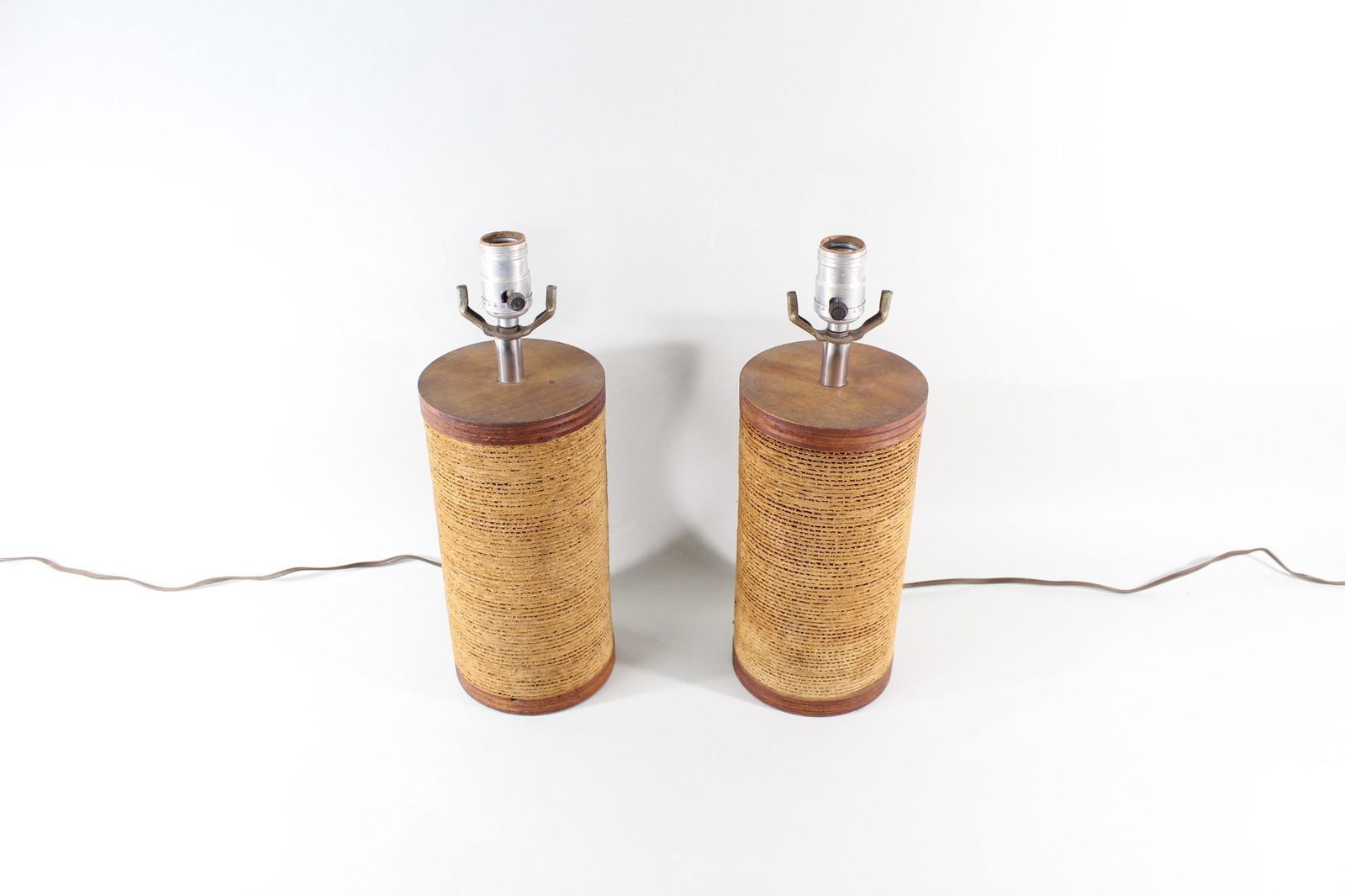2 Mid Century Modern Frank Gehry Style Cardboard Lamps (1 of 8)