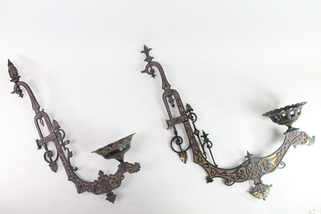 2 19th C Cast Iron Oil Lamp Architectural Wall Brackets (1 of 17)