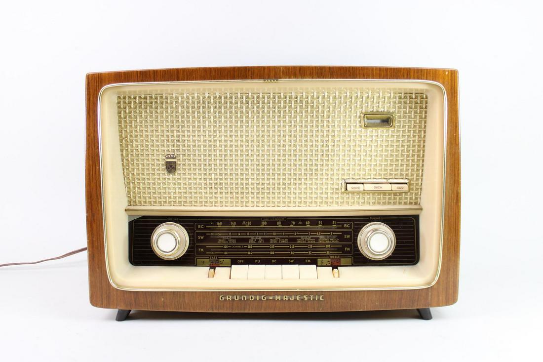 Mid-Century Modern Grundig Majestic Radio, W. Germany (1 of 20)