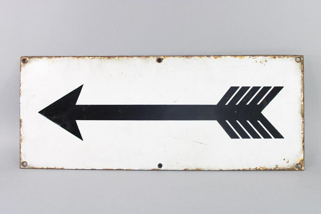 B&W Porcelain Arrow Sign, Art Deco (1 of 8)