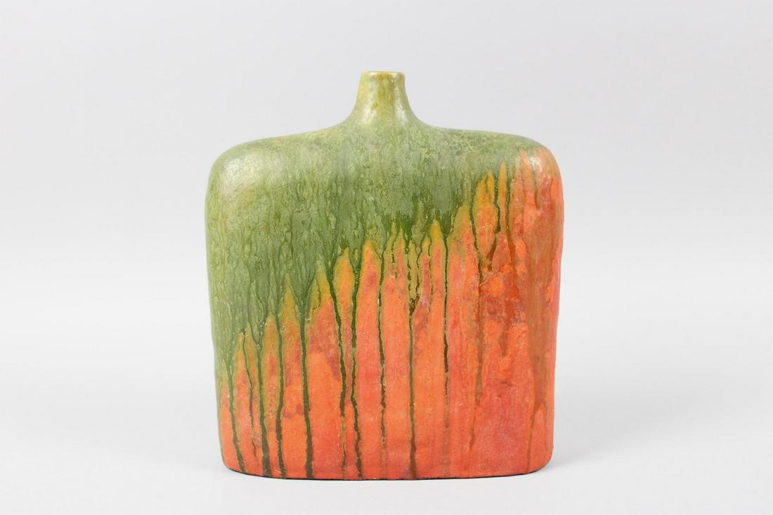 Mid Century Modern Oblong Fantoni Vase for Raymor: Mid Century Modern Oblong Raymor Vase. Great drip glaze and nice substantial size. Dimensions are 10.5 in h x 8.5 in w x 2.5 in d. Condition is very good. Please call or email for a detailed conditio