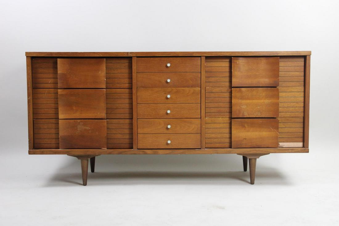 Johnson carper dresser with mirror outlet