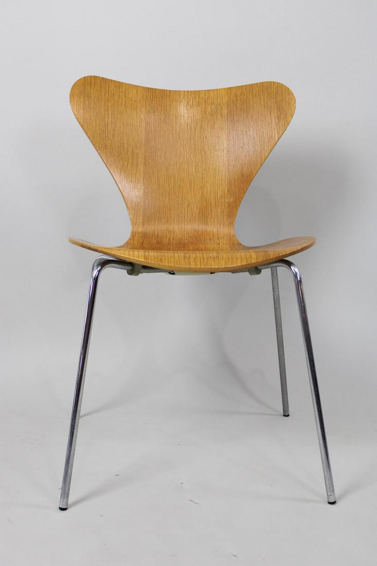 1984 Bent Plywood Chair by Arne Jacobsen for Fritz Hansen: 1984 Bent Plywood Chair by Arne Jacobsen for Fritz Hansen. This is a classic design chair, this one has a label from 1984. Dimensions are 30 in h x 19.5 in w x 20 in d. Seat hight is 16 in. Condition
