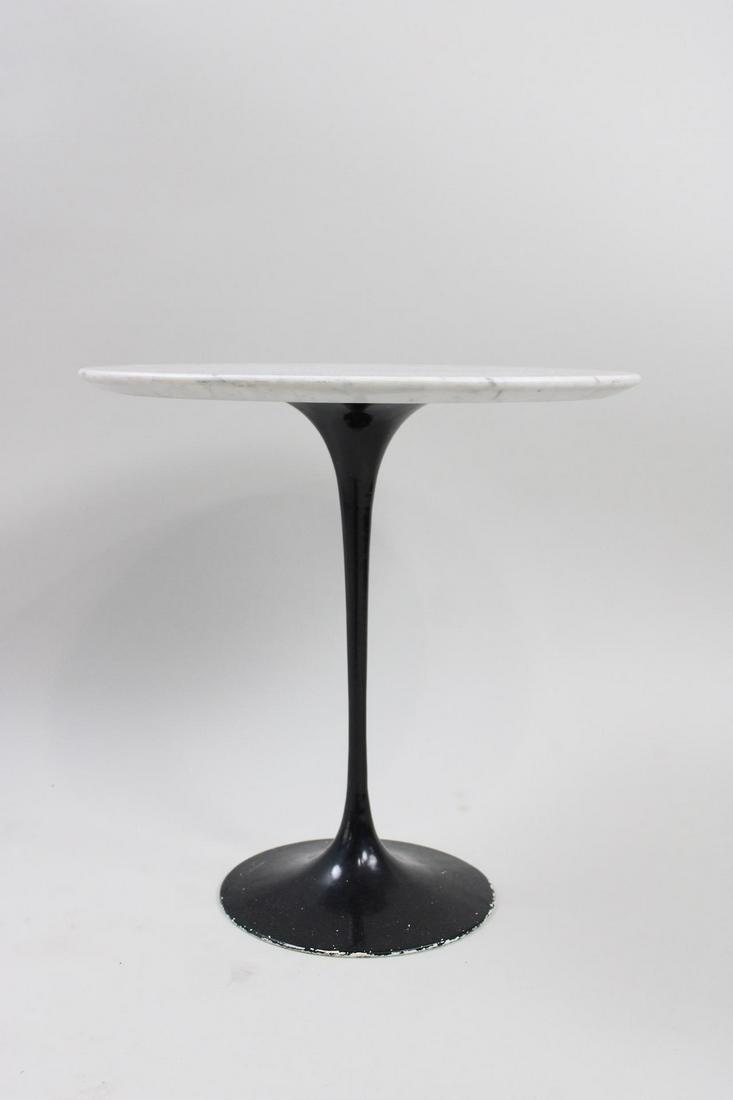 Mid-Century Modern Saarinen Marble Top Tulip Knoll Side Table: Mid-Century Modern Saarinen Marble Top Tulip Knoll Side Table. Designed by Eero Saarinen for Knoll, side table has a base of black metal and top of white & gray marble. No attribution marks. Dimension