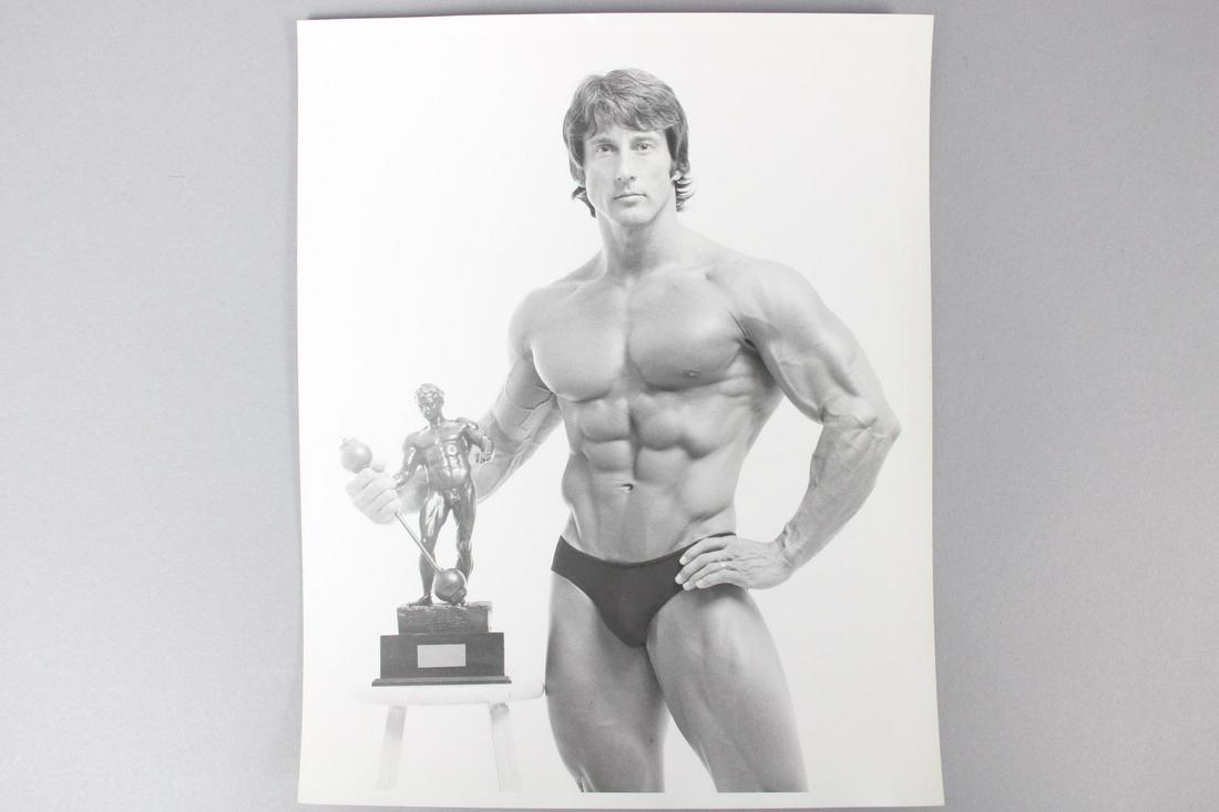 Kenn Duncan Photographs; Mr. Olympia & Bodybuilder Frank Zane: Kenn Duncan American Photographer 1928 -1986. Lot of 8 B&W photos of Mr. Olympia & Bodybuilder Frank Zane. These photos are undated but are from 1968-1983. Quantity: 8 Size 10 x 8 in Photographer: Ken