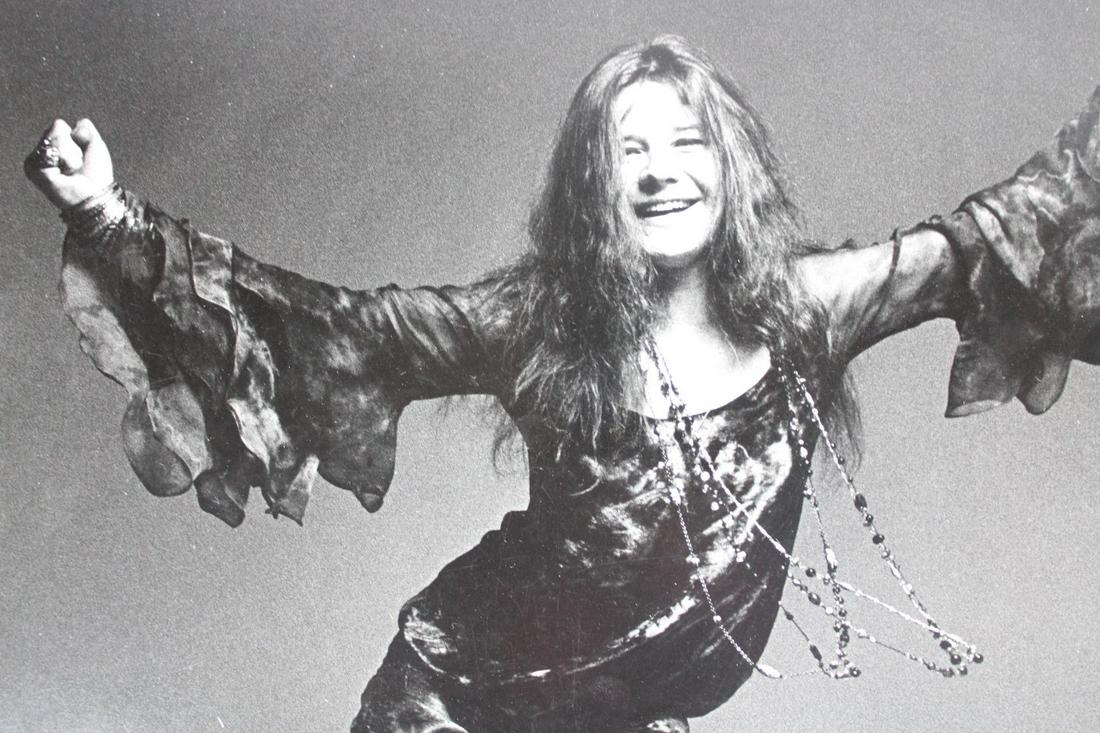 Francesco Scavullo Photograph; 1969 Janis Joplin Dancing: Francesco Scavullo American Photographer 1921 - 2004. This is a fantastic original photograph of Janis Joplin dancing from the iconic photoshoot. This shoot was in 1969. Quantity: 1 Size 17.25 x 12.5